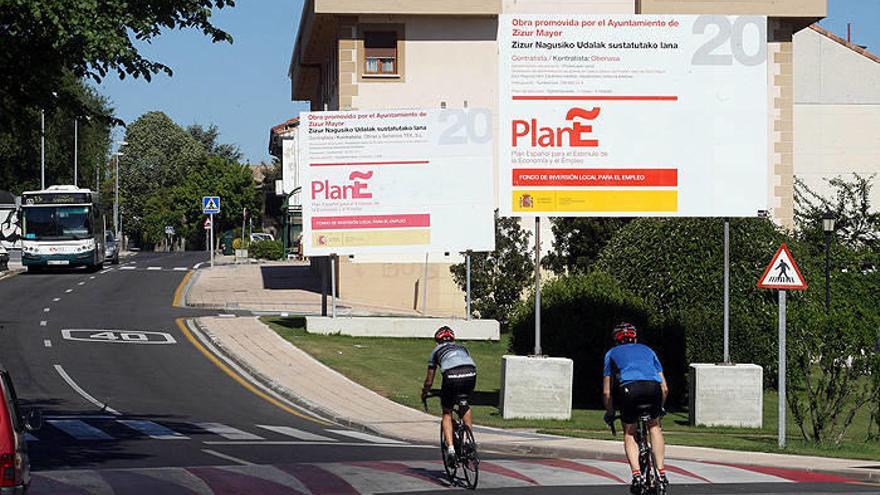En Zizur Mayor todavía hay dos carteles de 2009.