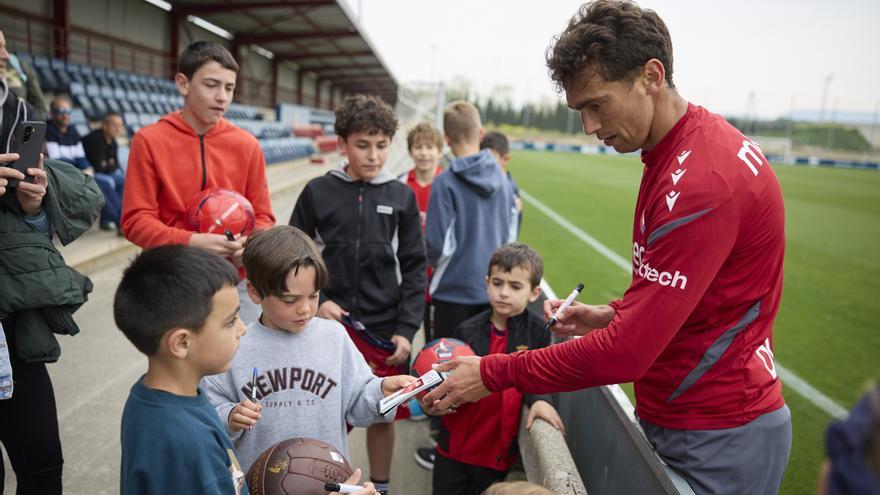 Osasuna, con las bajas de Boyomo y Osambela para recibir al Betis