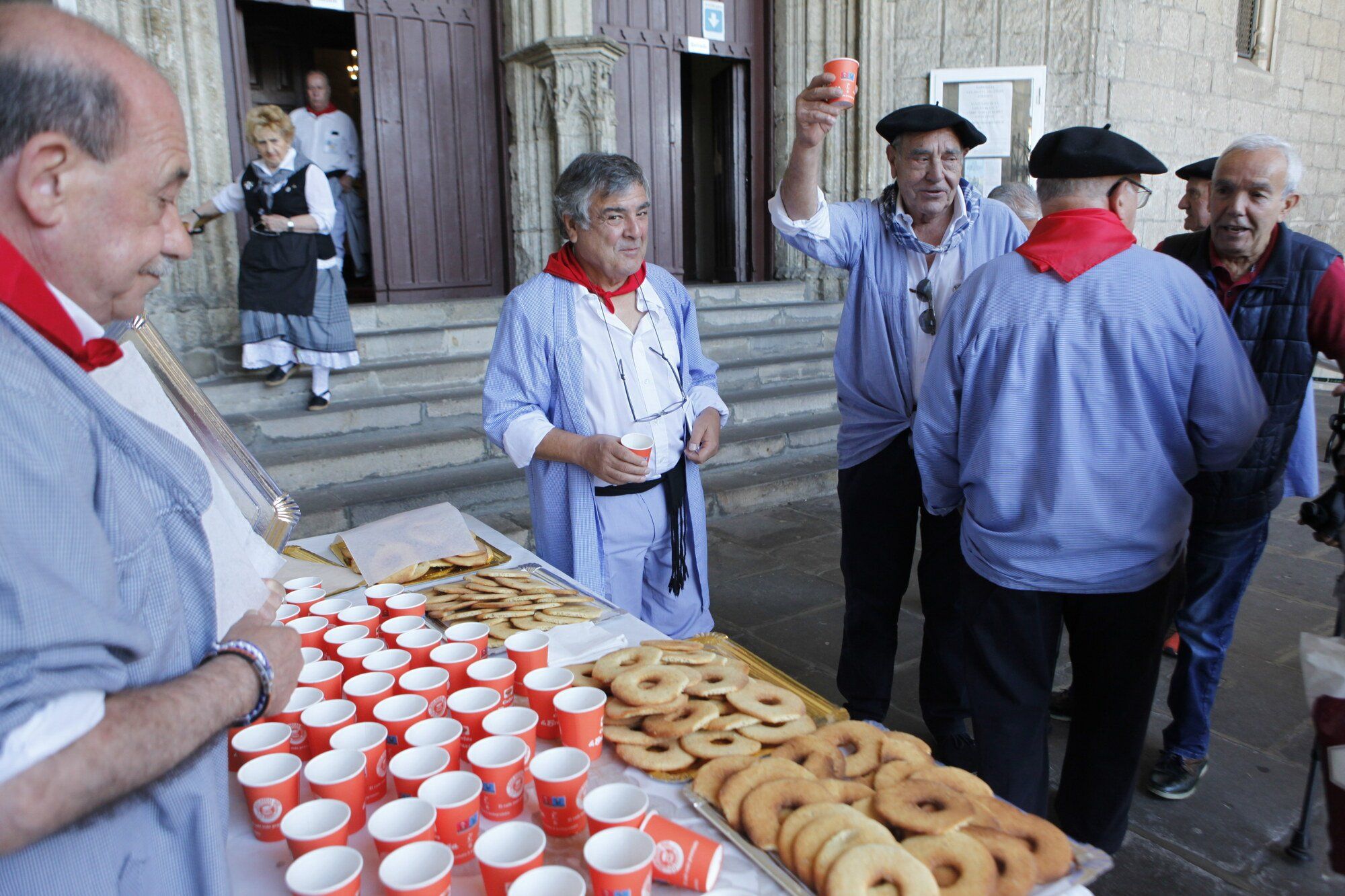 Los blusas y neskas veteranos ya disfrutan de su día en La Blanca