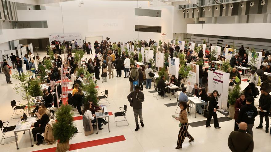 Empleo Gune convierte el Palacio Europa en un escaparate de oportunidades laborales