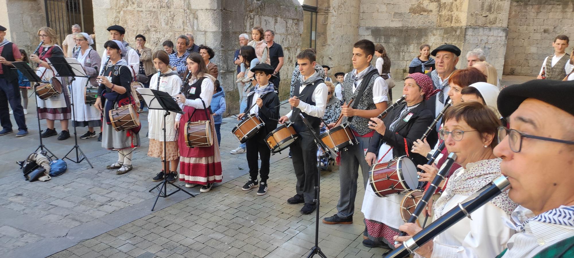 Debako Euskal Jaia iruditan