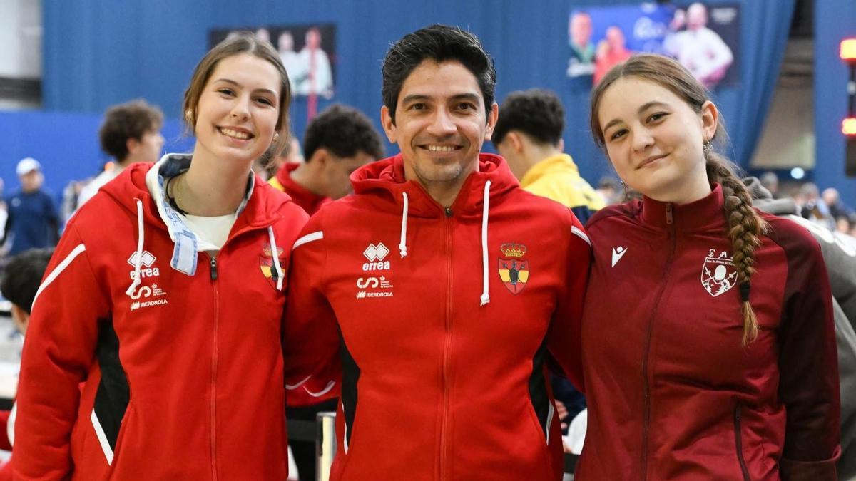 De izquierda a derecha: Eunate Ruiz, John Duque e e Ilinca Lungu.