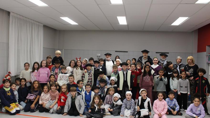 Papá Noel y Olentzero visitan el colegio de Castejón