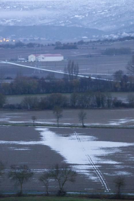 Agua y nieve en Vitoria.
