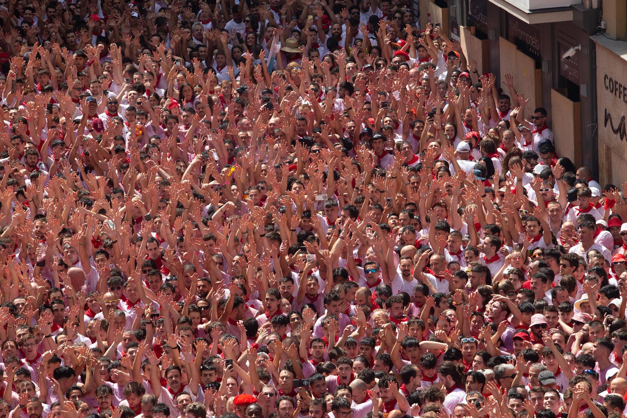 Fotos del  Chupinazo de San Fermín 2025 en Pamplona: ¡La fiesta más internacional se enciende con un grito solidario por Palestina!
