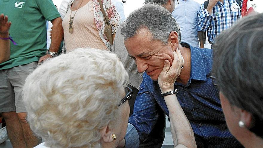 Líderes que han caído o se han retirado mientras él se mantiene