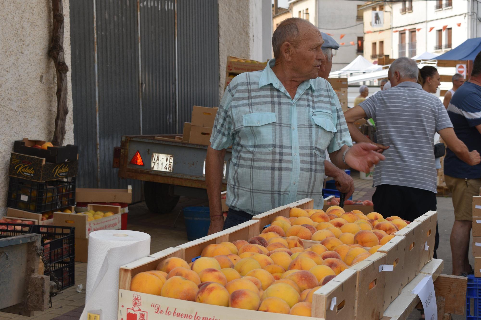 Fotos | Más fruta y más puntos de venta en la Feria del Melocotón de Sartaguda