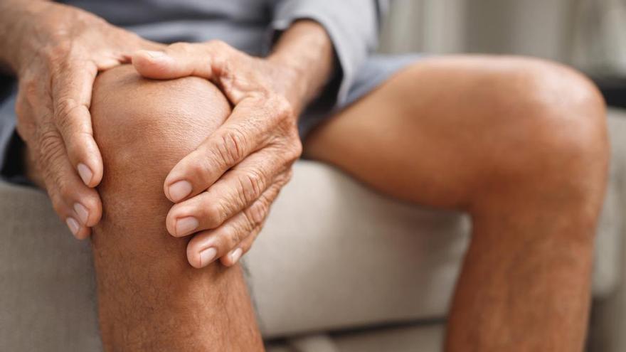 Dolor articular a partir de los 60: hábitos diarios que ayudan a reducirlo