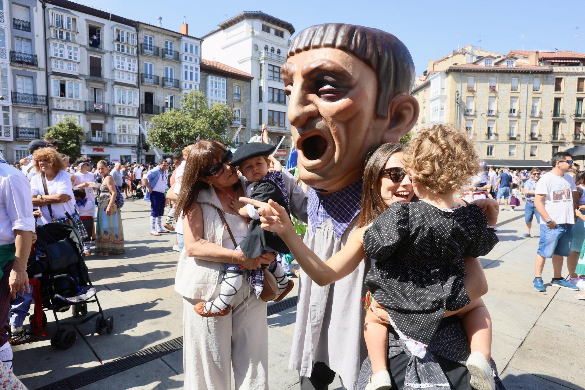 En imágenes: Los txikis se adueñan de su día en las fiestas de La Blanca