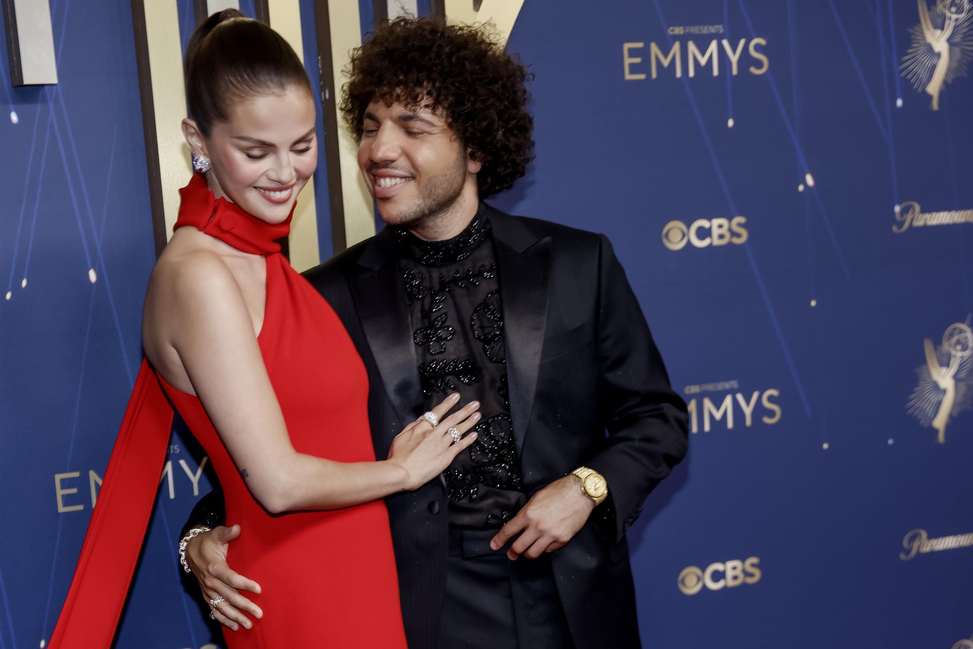 Alta costura y mensajes políticos: Jenna Ortega y Javier Bardem, protagonistas de la alfombra roja de los Emmy 2025