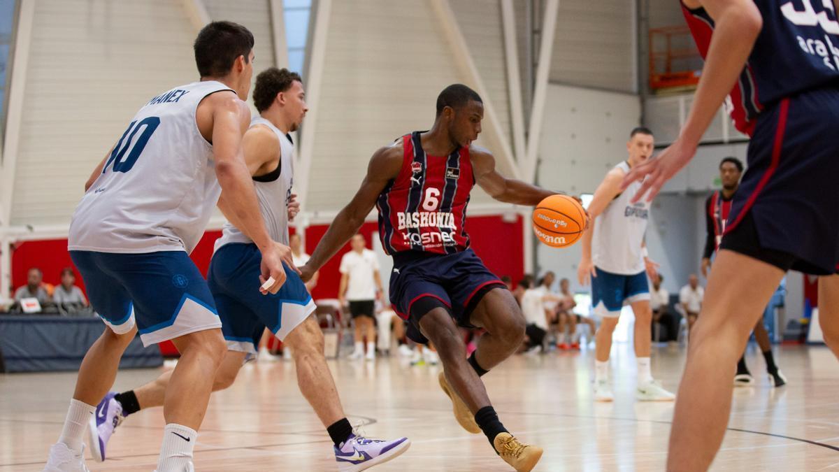 Diallo, durante el primer amistoso de la pretemporada disputado ante el Gipuzkoa Basket.