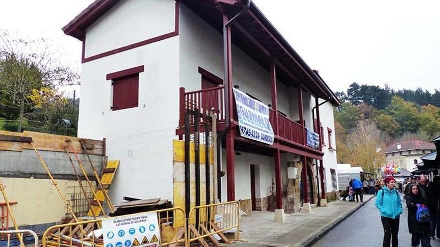 El inmueble está cerca de la plaza Molinar. Fotos: E. Castresana