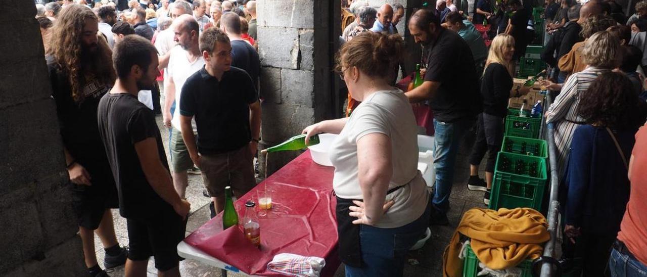Recortadores, sidra, queso y mucho más en Azpeitia en el día del Baserritarra