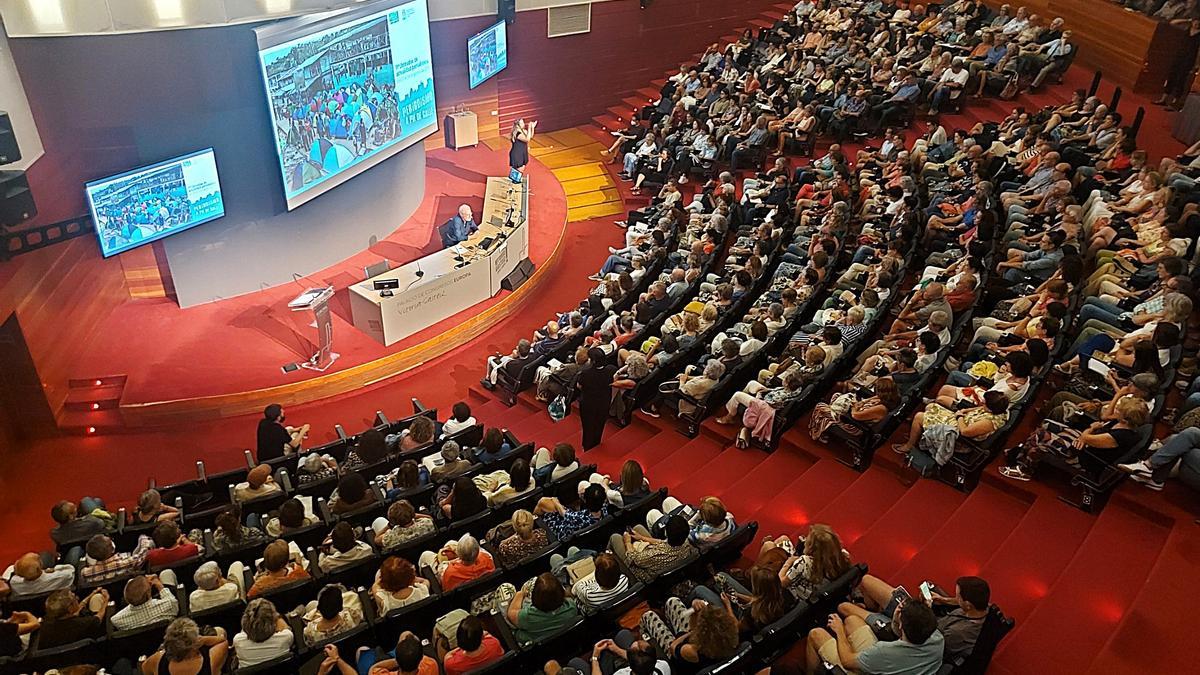 Periodismo a pie de calle en el Palacio Europa de Vitoria Periodismo a pie de calle en el Palacio Europa de Vitoria