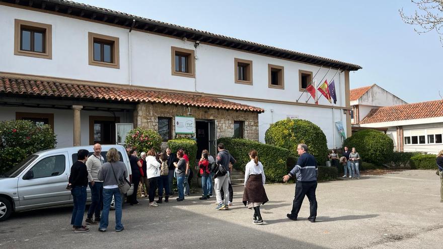 Sobrecogedor minuto de silencio por los jóvenes fallecidos en Santander