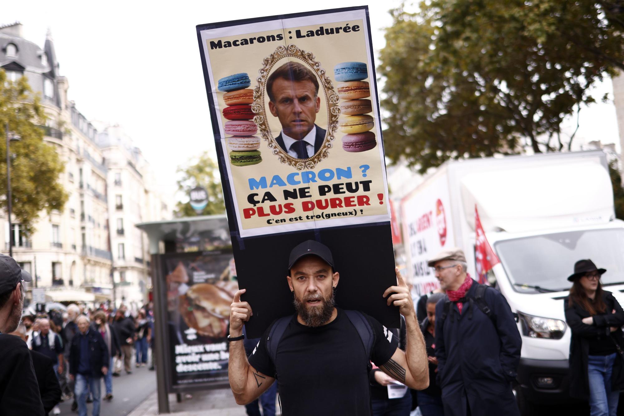 Miles de personas salen a las calles en Francia ante el plan presupuestario que perfila el primer ministro