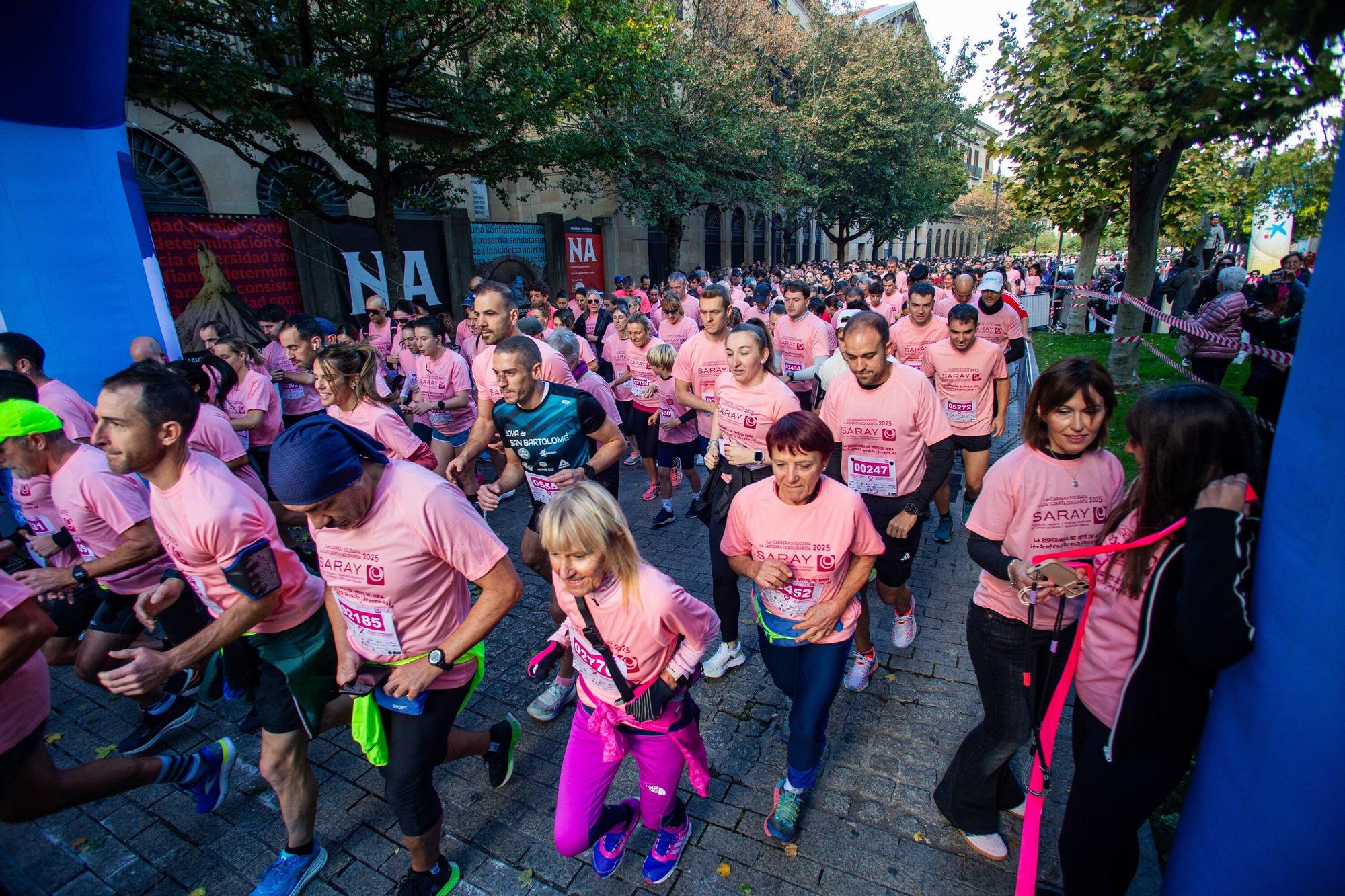 Fotos de la Carrera contra el Cáncer de Mama de Saray en Pamplona 2025