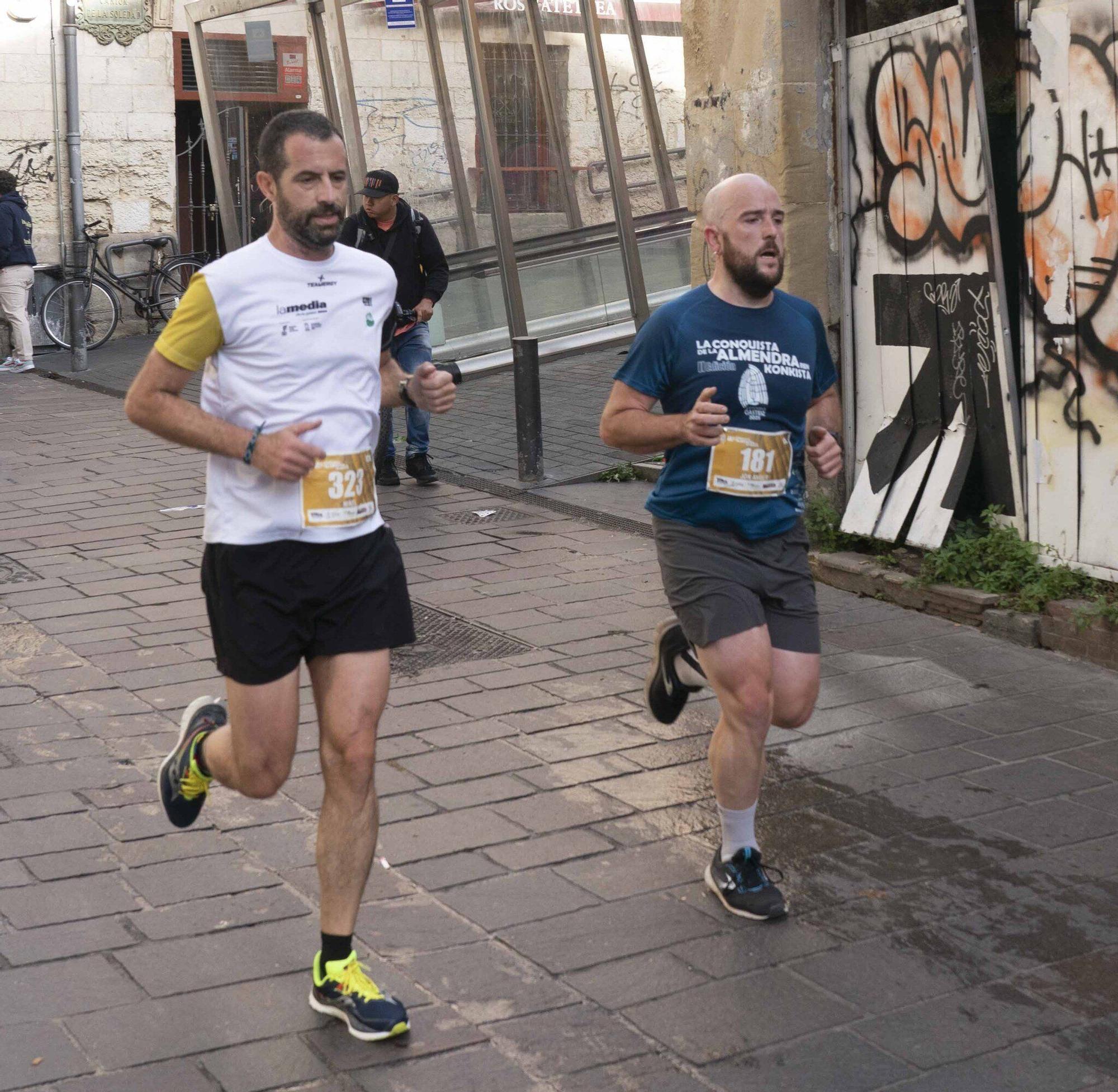 En imágenes: Un millar de corredores atraviesan la almendra