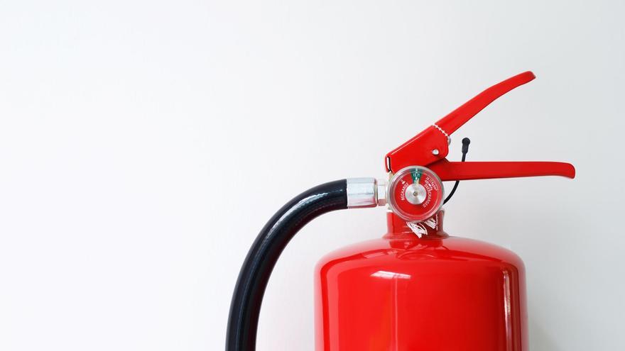 Tres menores causan daños con un extintor a varios vehículos aparcados en Tudela