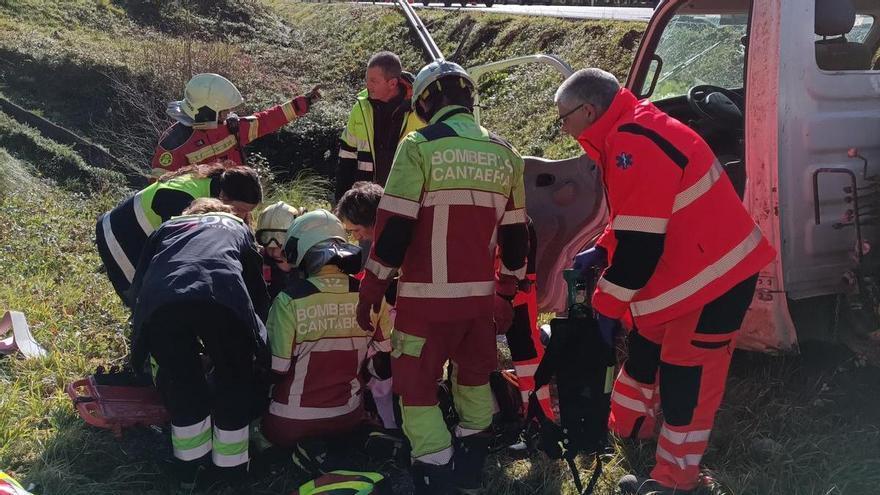 Un bilbaino resulta herido en un accidente de tráfico en Laredo