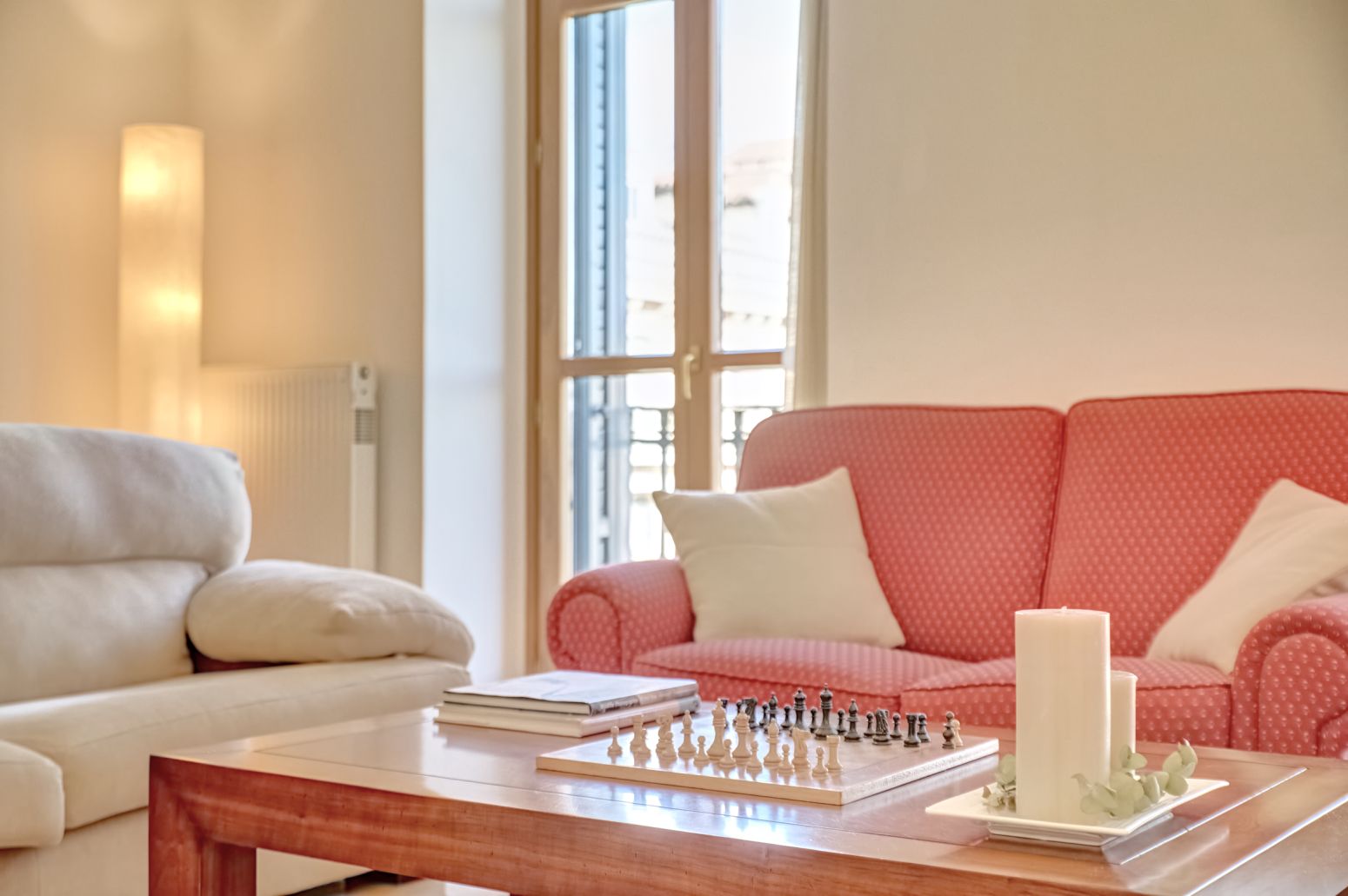 Un piso con vistas a la Plaza del Castillo sale al mercado: patrimonio, modernidad y ubicación única en el Casco Antiguo