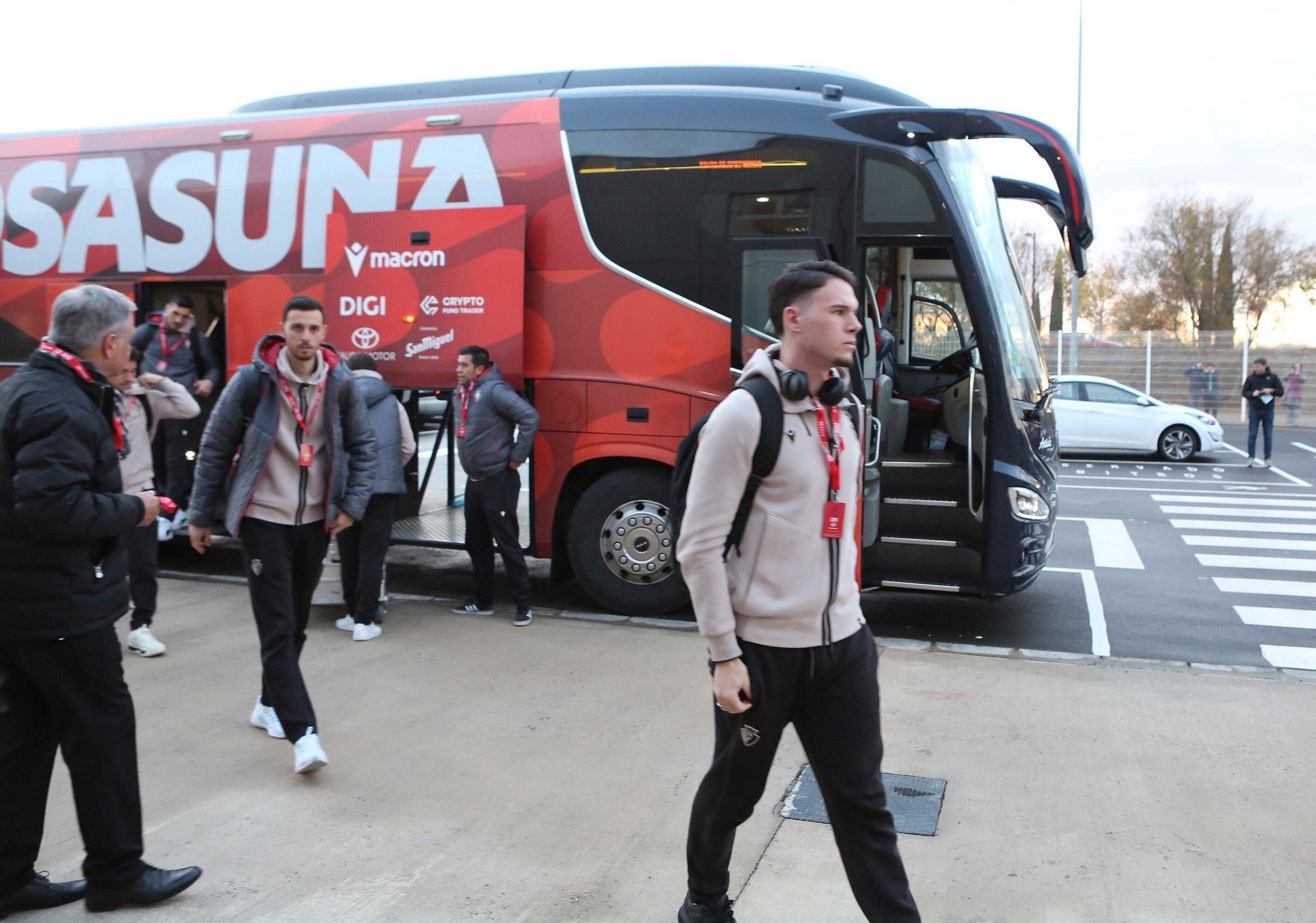 Fotos de la llegada de los jugadores de Osasuna al Ibercaja Estadio