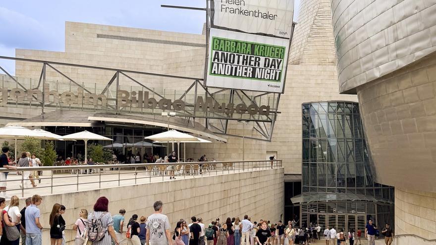 Guggenheim Bilbao Museoak 478.315 bisitari izan ditu ekainetik abuztura