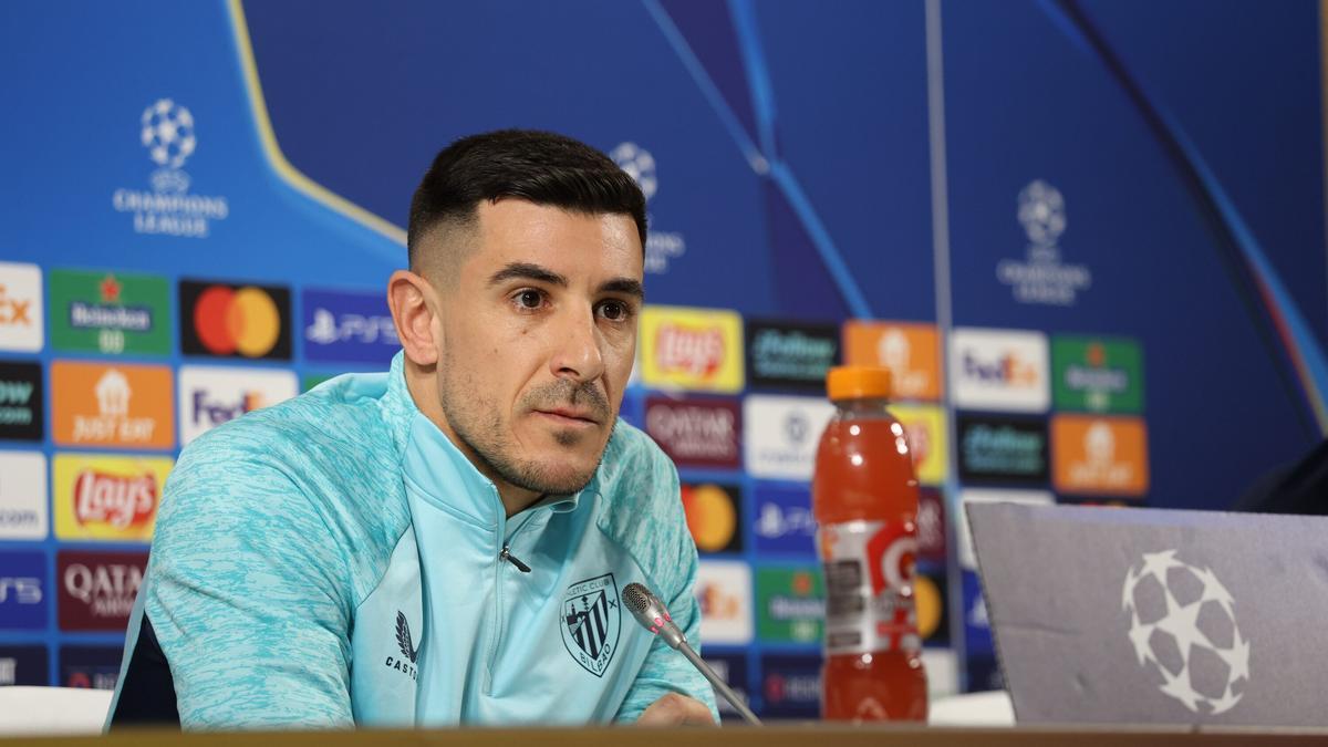 Yuri Berchiche, en la rueda de prensa previa al partido ante el PSG.