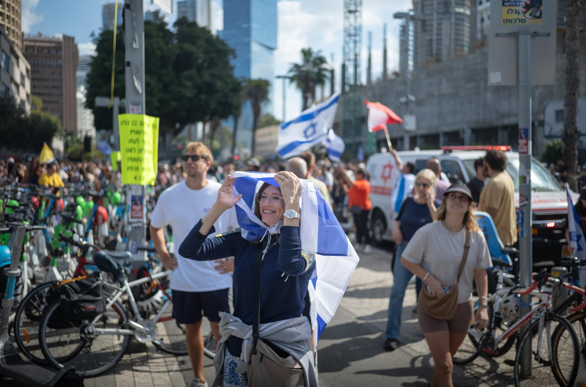 En imágenes | Los familiares de los rehenes israelíes celebran su liberación