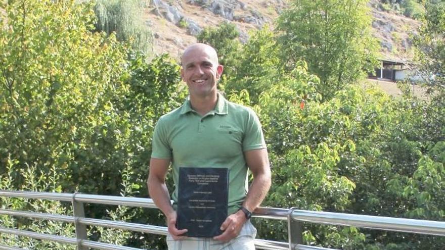 Zorion, con la investigación que le ha dado el doctorado que buscaba entre sus miles de quehaceres diarios.