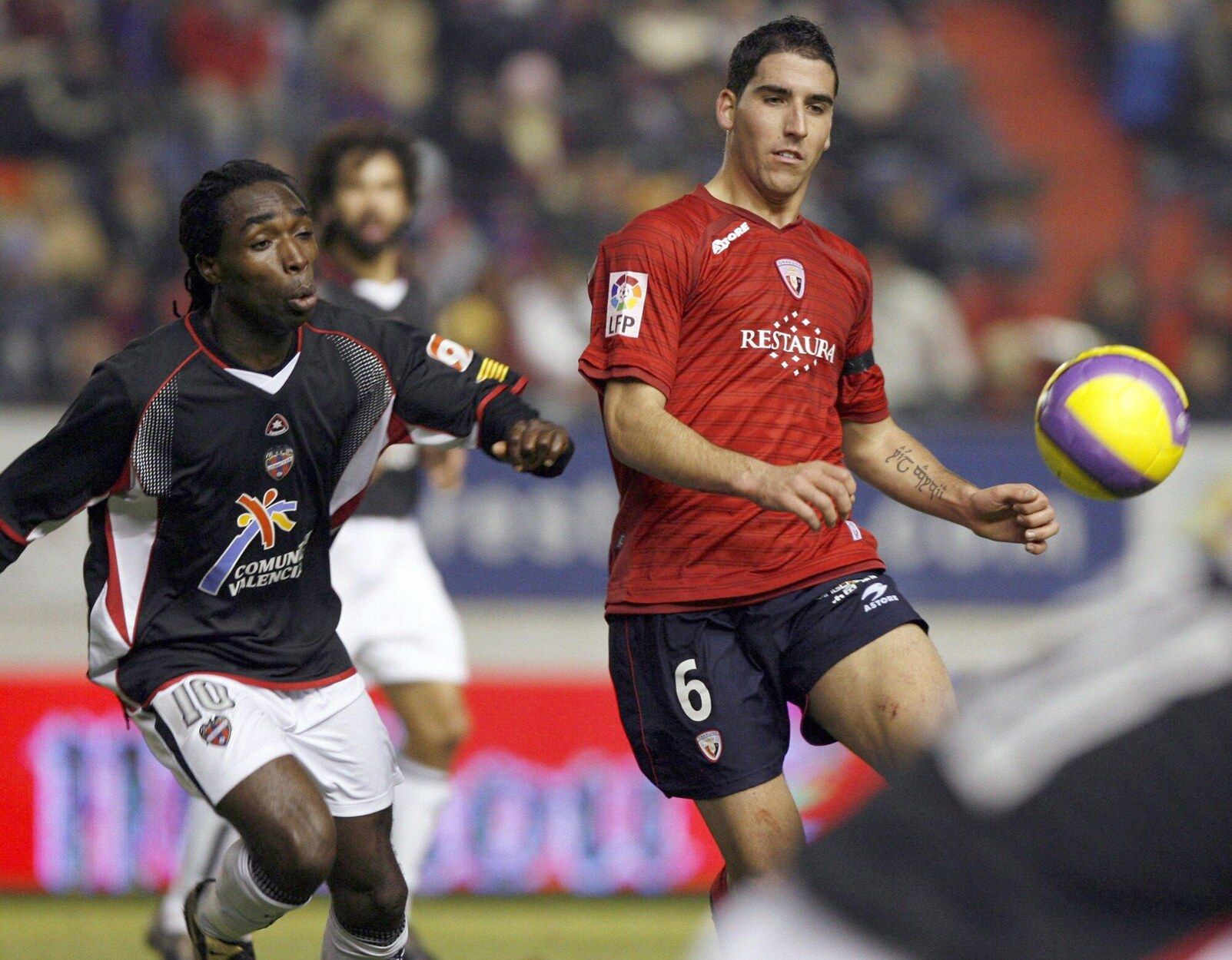 Raúl García, venta más cara de la historia de Osasuna, en un partido ante el Levante en El Sadar.