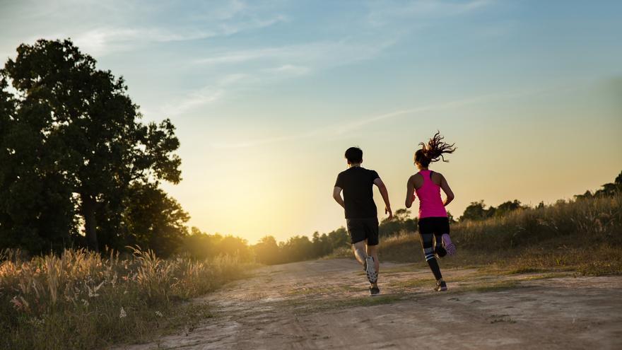 Diez beneficios físicos y psicológicos de hacer deporte al aire libre