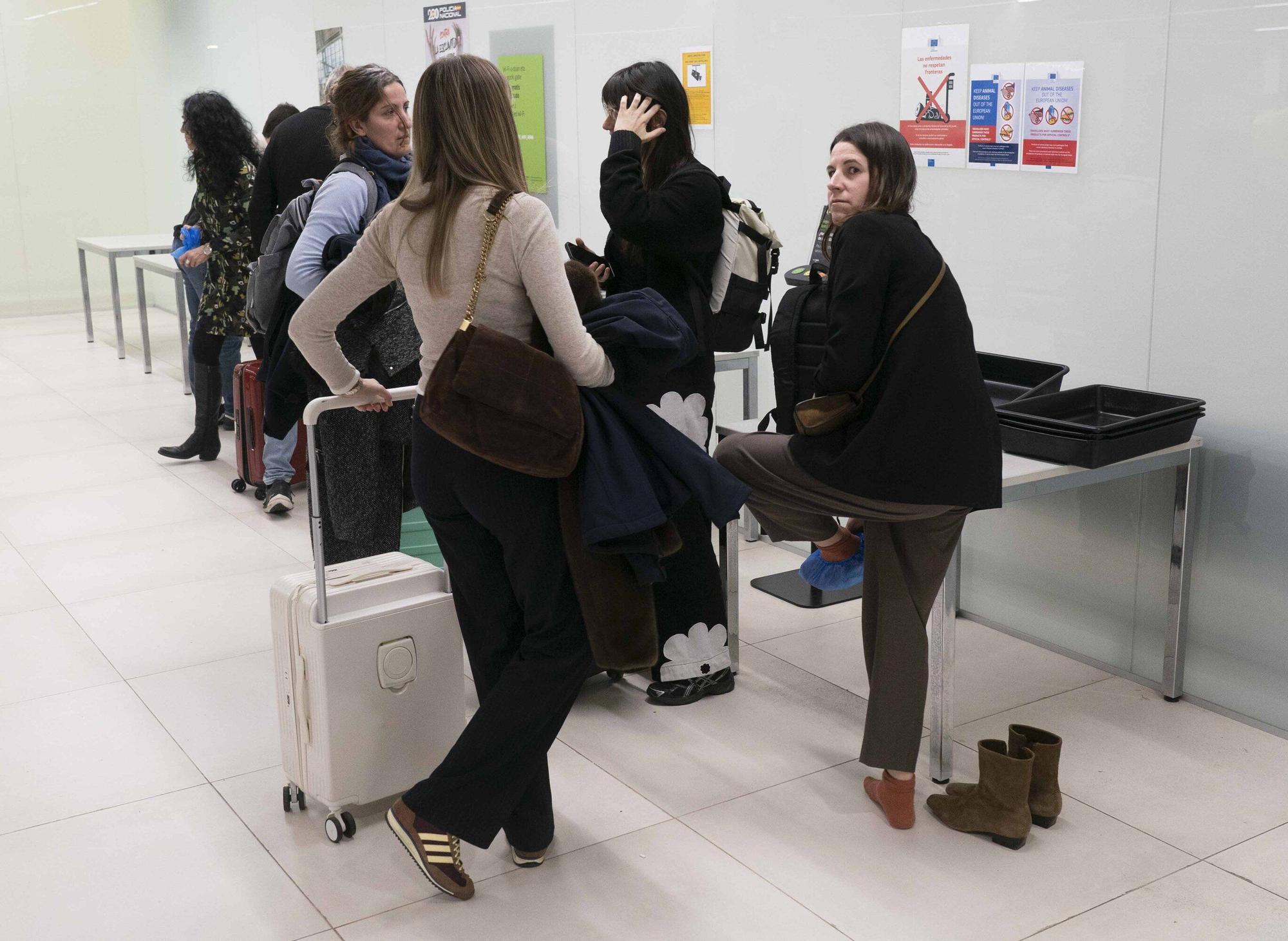 En imágenes: Foronda estrena los vuelos regulares a Barcelona y Madrid