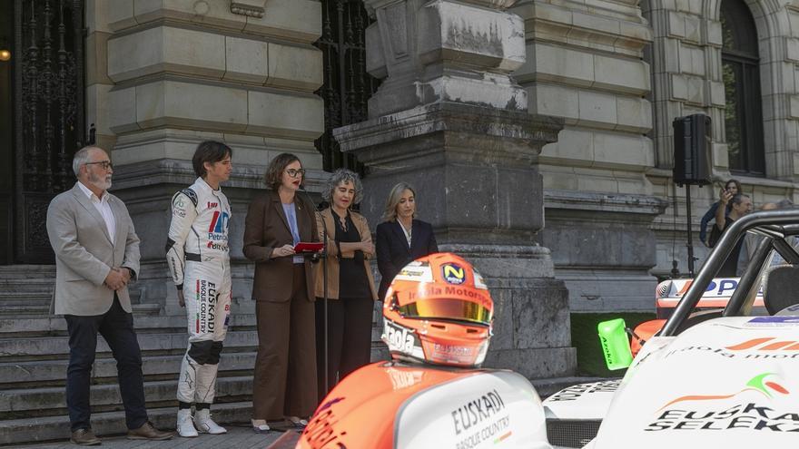 Joseba Iraola presenta el monoplaza con el que competirá en el Campeonato de Europa de Montaña 2026