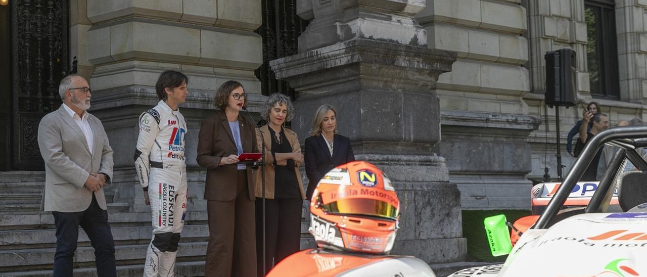 Joseba Iraola presenta el monoplaza con el que competirá en el Campeonato de Europa de Montaña 2026