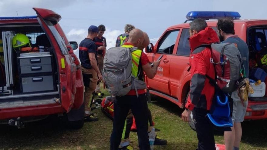 Rescatan en helicóptero a un montañero herido en Gorbeia