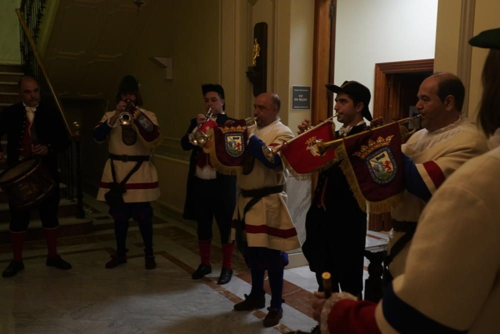 Retreta desde el Ayuntamiento de Vitoria.