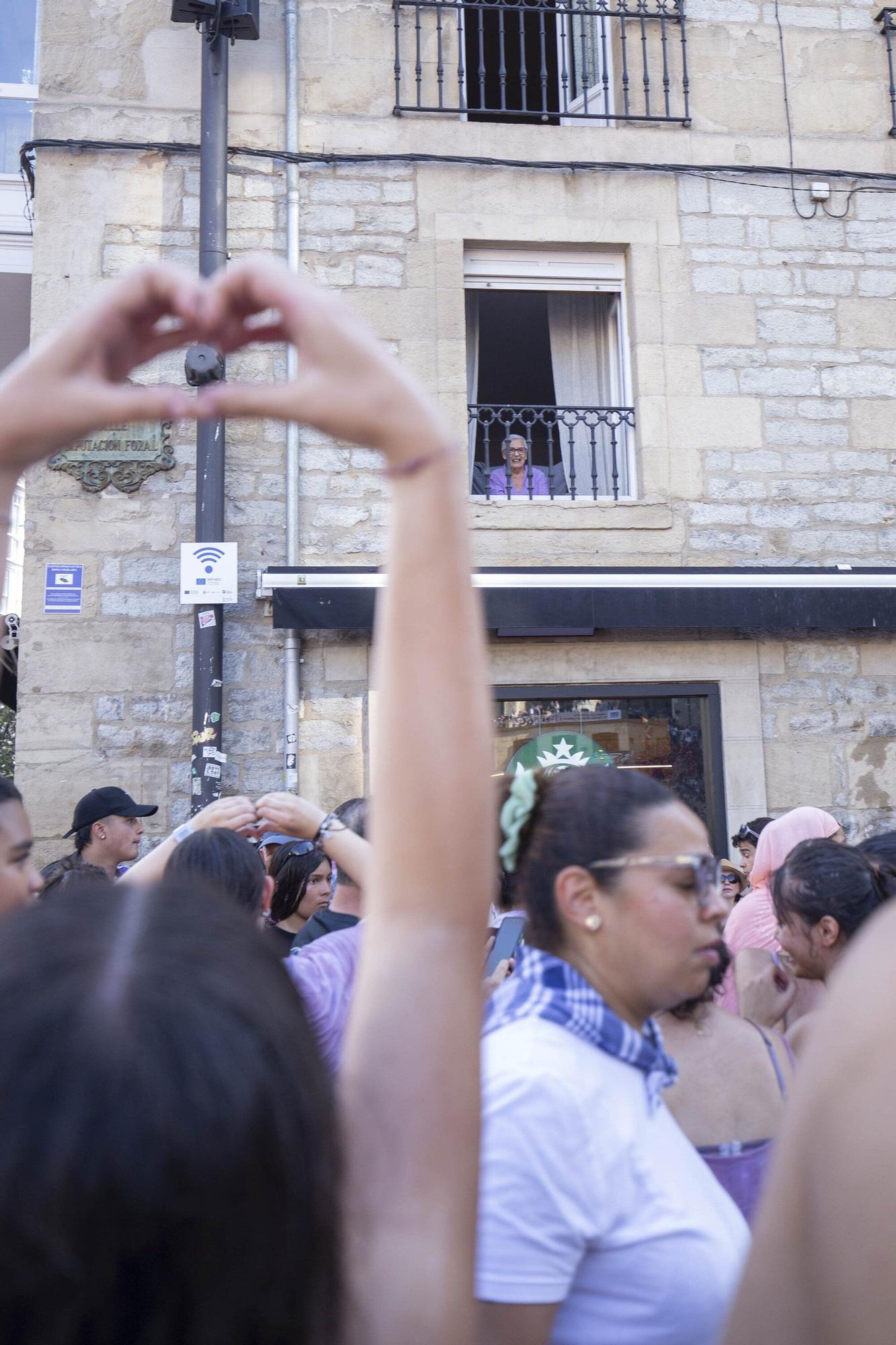 En imágenes: Vitoria sale a la calle a celebrar La Blanca tras el txupinazo