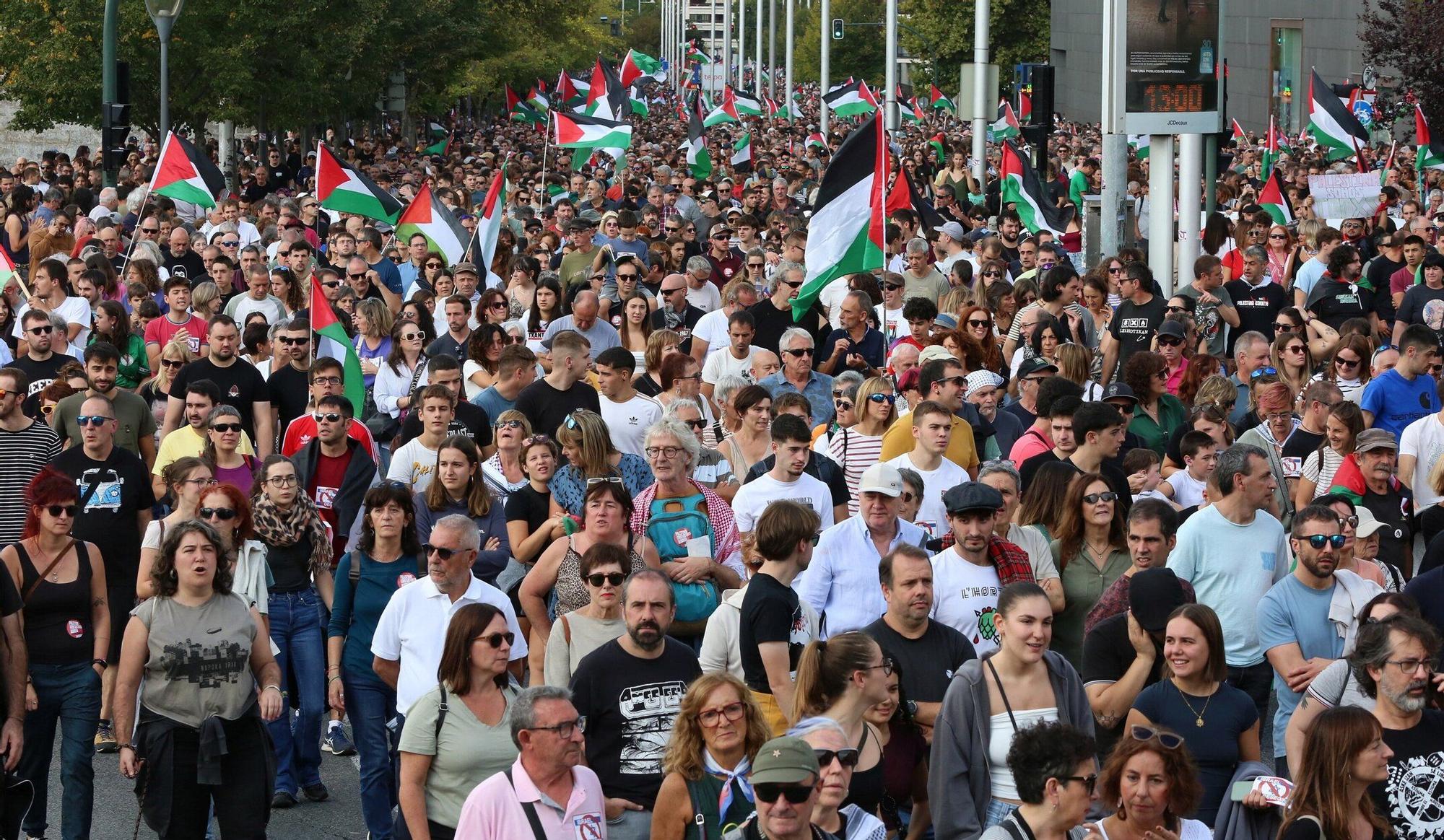 Fotos de la concentración en apoyo a Palestina en Pamplona este sábado