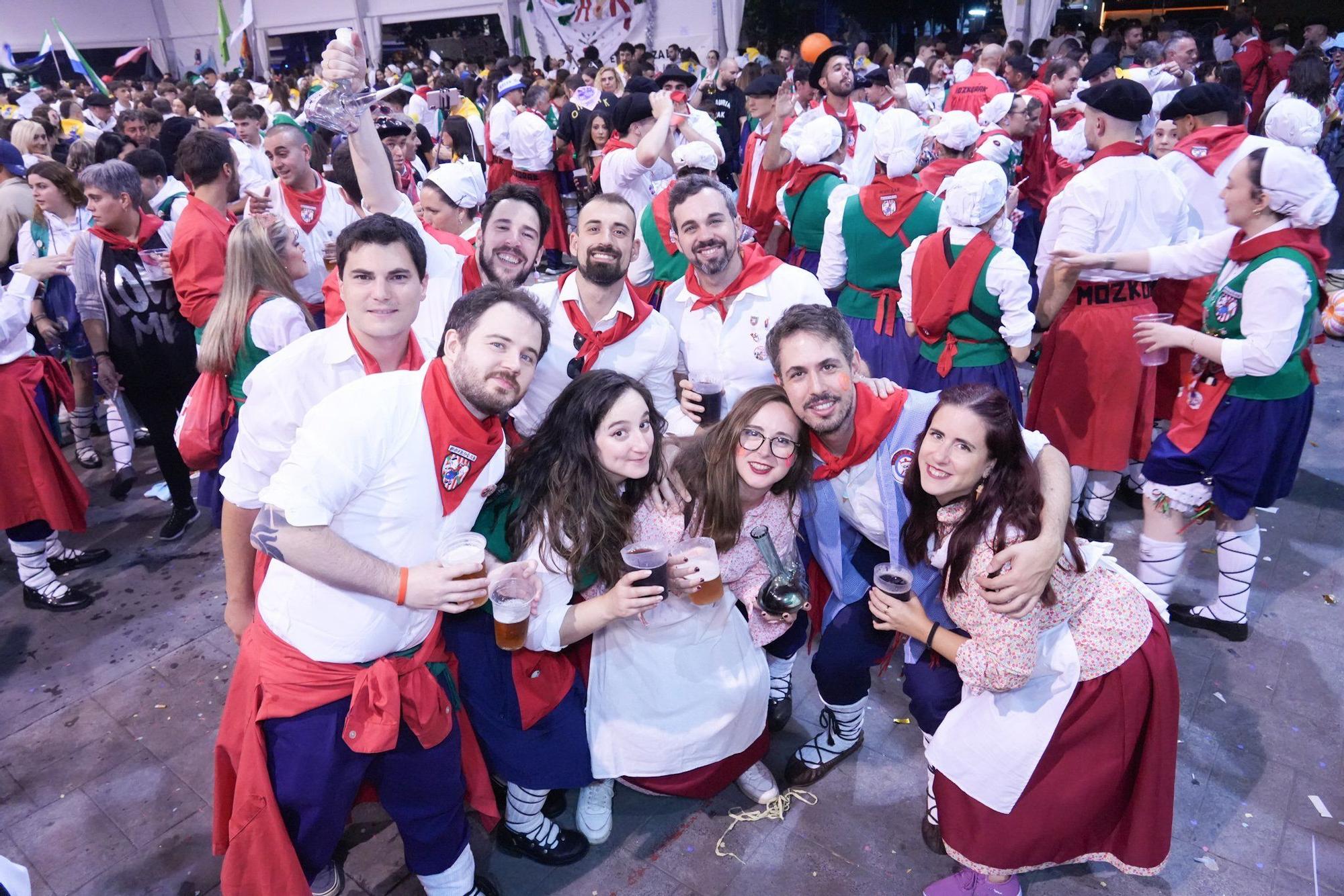 Yeray González da la salida a la intensa maratón de 9 días de fiestas de Basauri con las cuadrillas invadiendo las calles