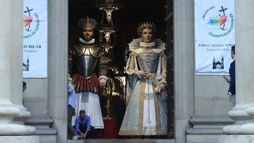 La Catedral de Pamplona presenta en público los gigantes que tuvo hace siglos