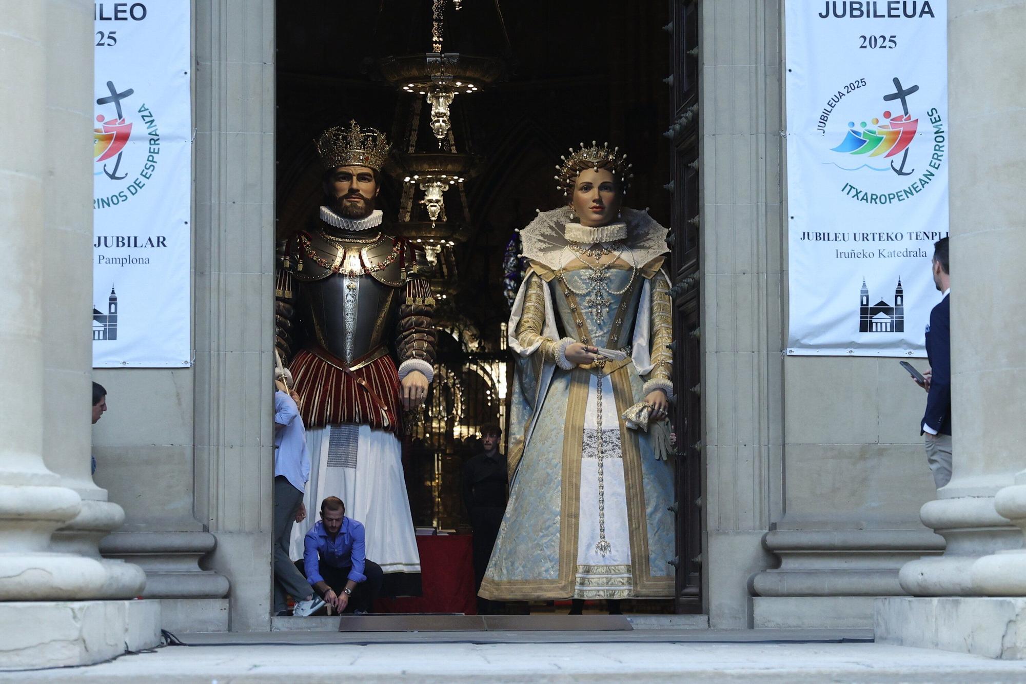 La Catedral de Pamplona presenta en público los gigantes que tuvo hace siglos