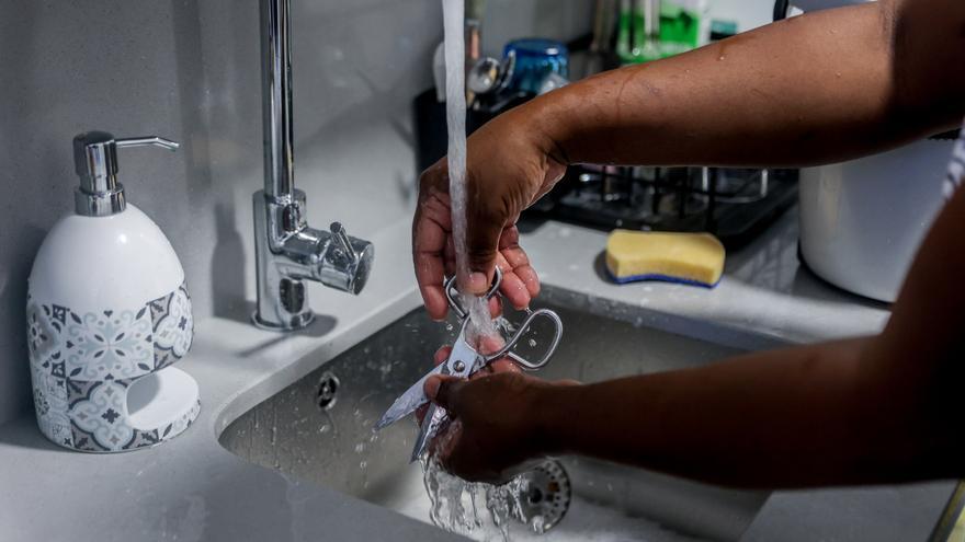 El 6,9% de las mujeres se dedica solo al trabajo de hogar no remunerado, frente al 0,3% de los hombres