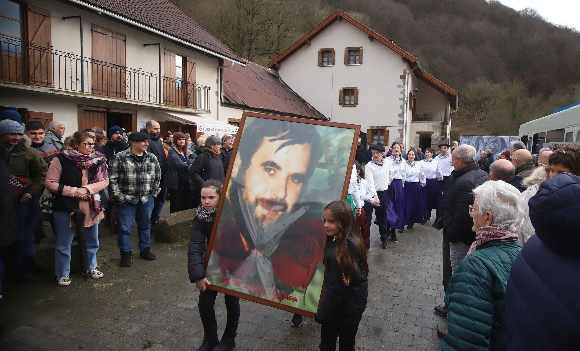 Fotos del homenaje a Mikel Zabalza en el 40 aniversario de su muerte tras ser detenido por la Guardia Civil