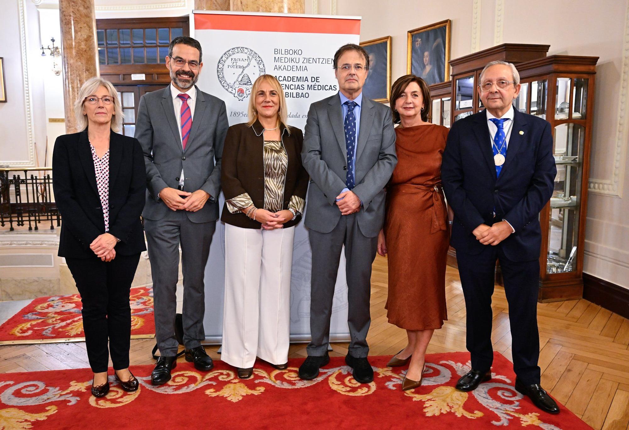 Lourdes Íscar, Carlos G. Buendía; la president de la Academia, Agurtzane Ortiz; el consejero Alberto Martínez, Elixabete Undabeitia y el presidente de la Bilbaina, Juan I. Goiria.