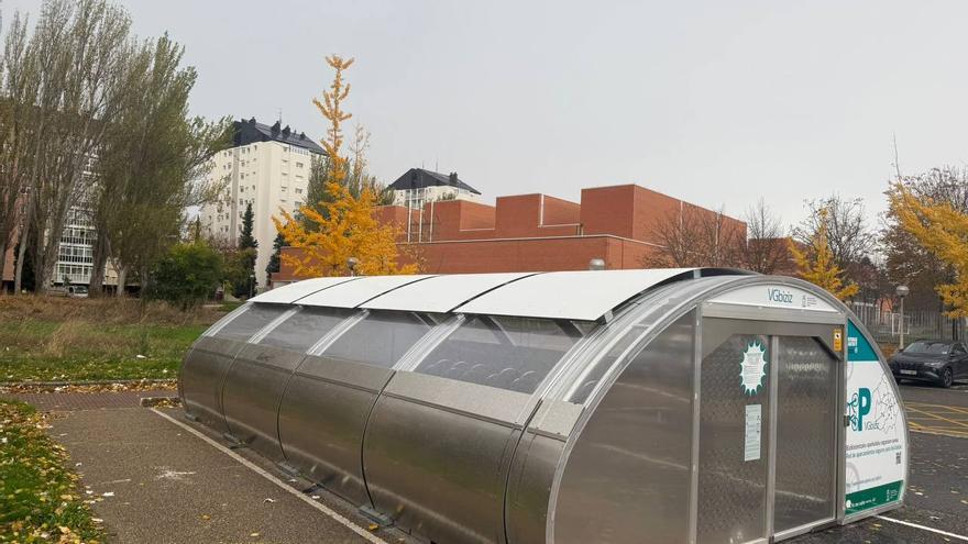 Dos nuevos aparcabicis en Sansomendi y San Martín se suman a la red municipal de aparcamiento VG Biziz