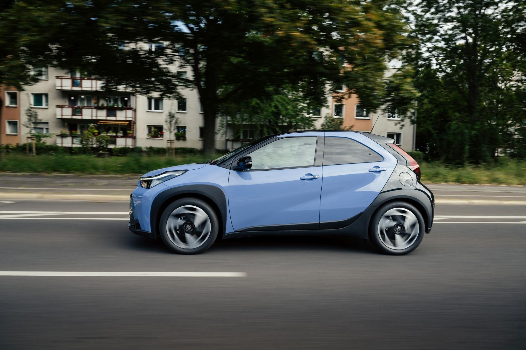 11 Toyota Aygo X Cross Hybrid 1.jpg