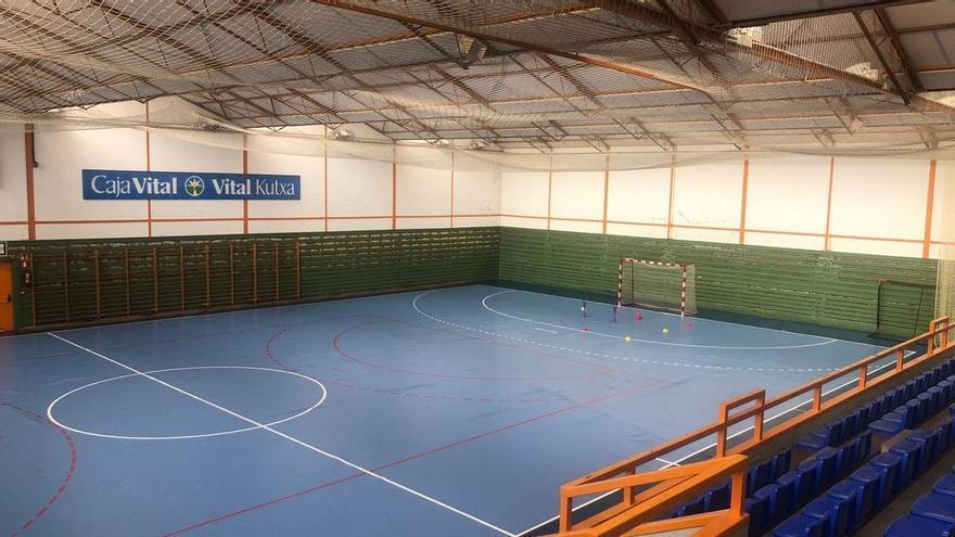 Laudio renueva el alumbrado de las canchas del polideportivo