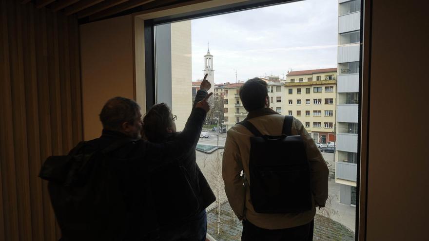 Fotos de la visita de La Comisión de Presidencia en el edificio de Civivox Pompelo