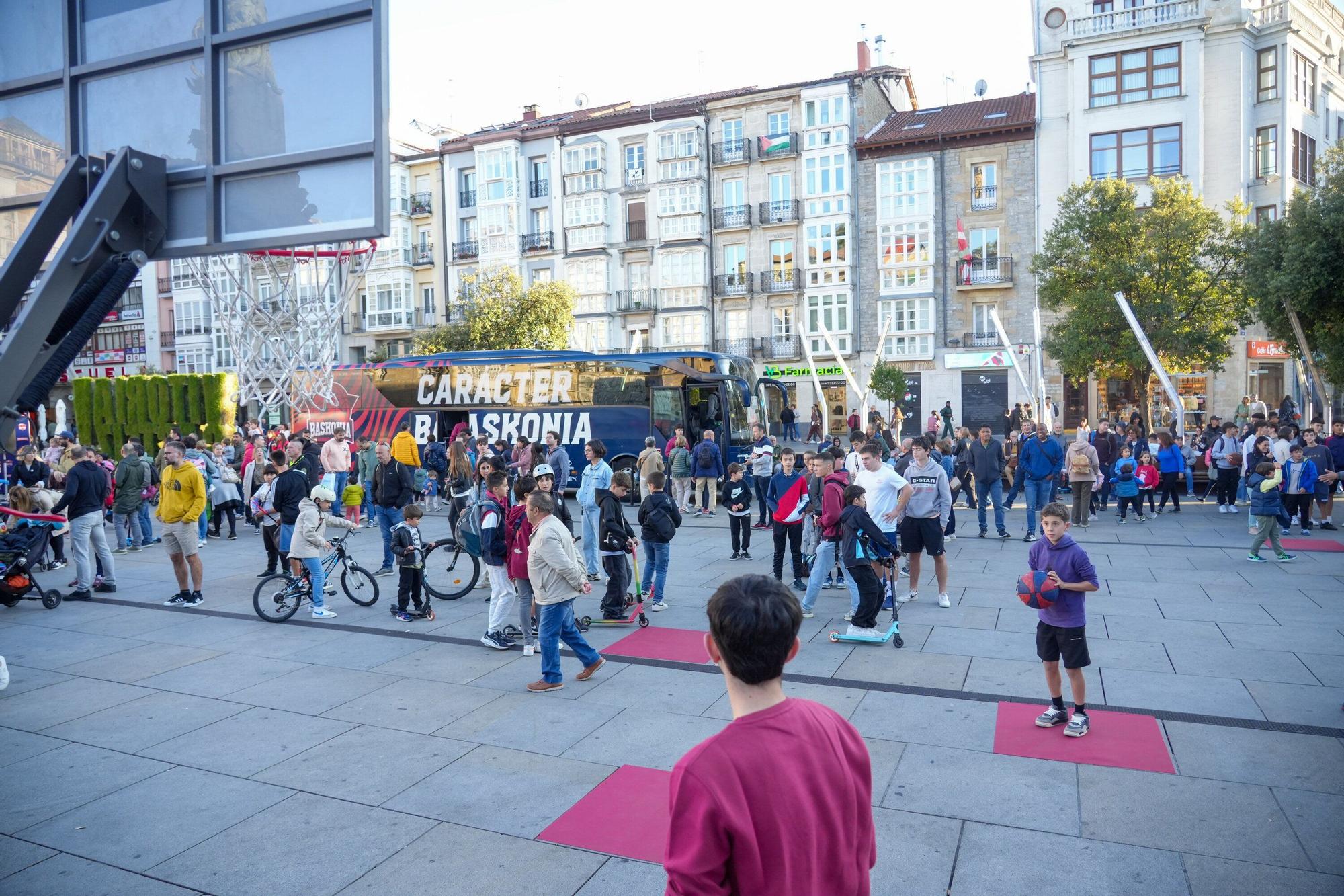 En imágenes: La gran fiesta del Baskonia se celebra en la Virgen Blanca